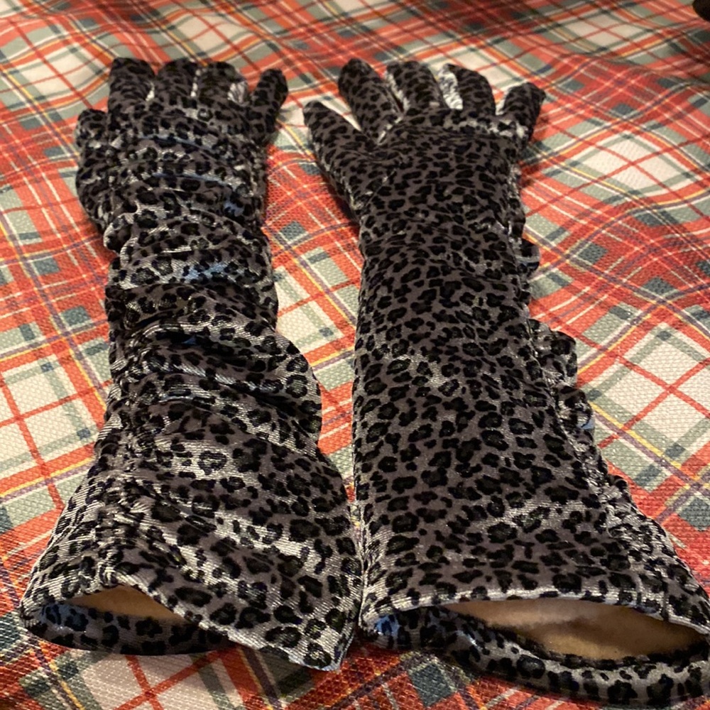 Beautiful leopard long ladies gloves